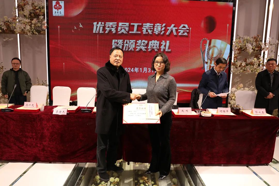 销售季军张林艳.jpg 销售季军张林艳.jpg